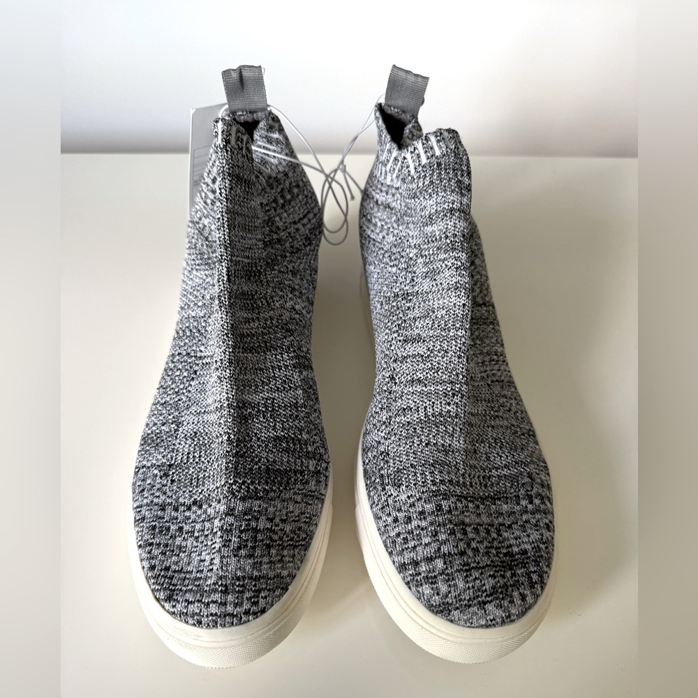 NEW w/Tags Mossino Grey Shyla Sneakers Size 10